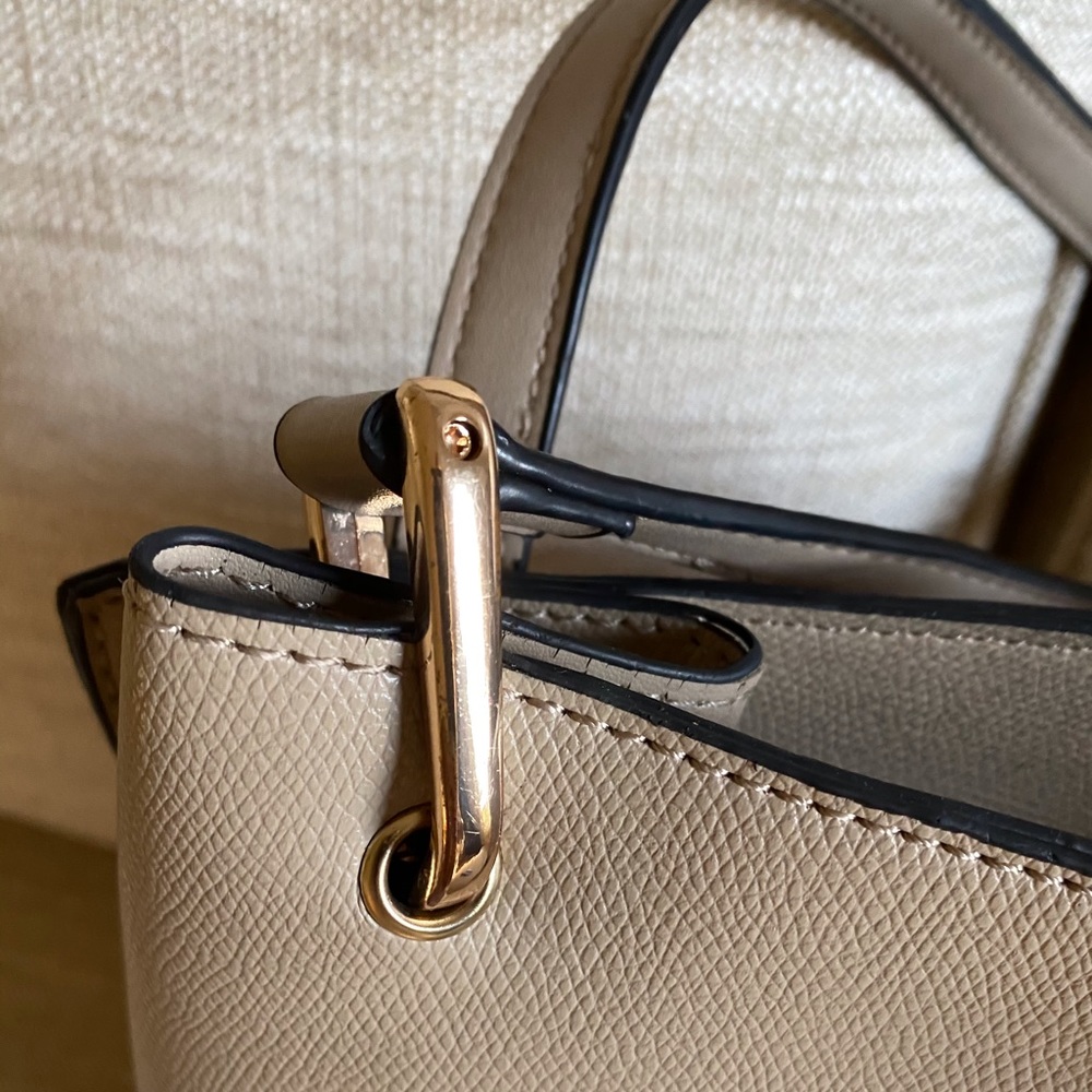 Tan Purse - Picture 4 of 8